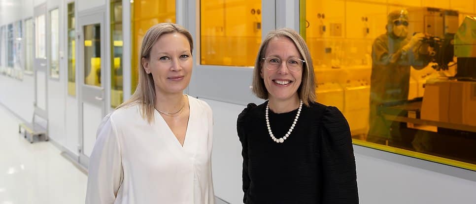 From left: Professor Cecilia Persson and Professor Maria Tenje in the cleanroom at the Ångström Laboratory, Myfab, which is used in fields such as materials science, life sciences, and micronanosystems. Photo: Mikael Wallerstedt.
